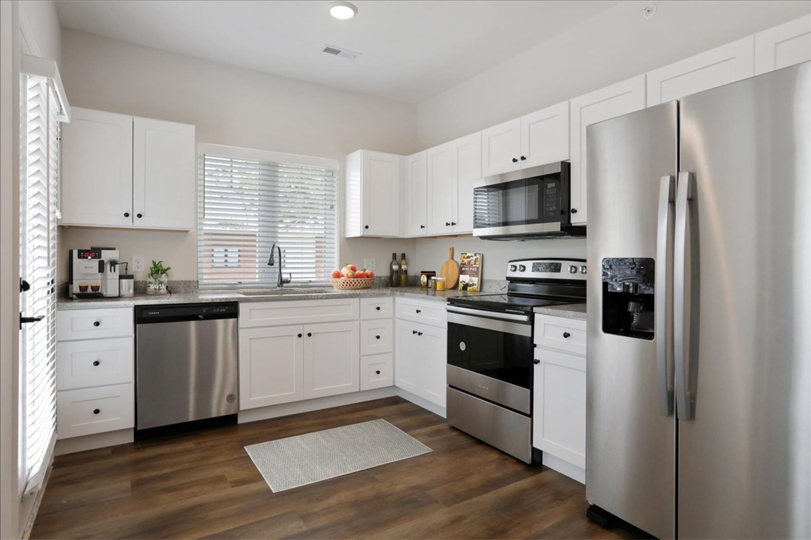 The Balcony at 318 State Street — apartment listing photo 5