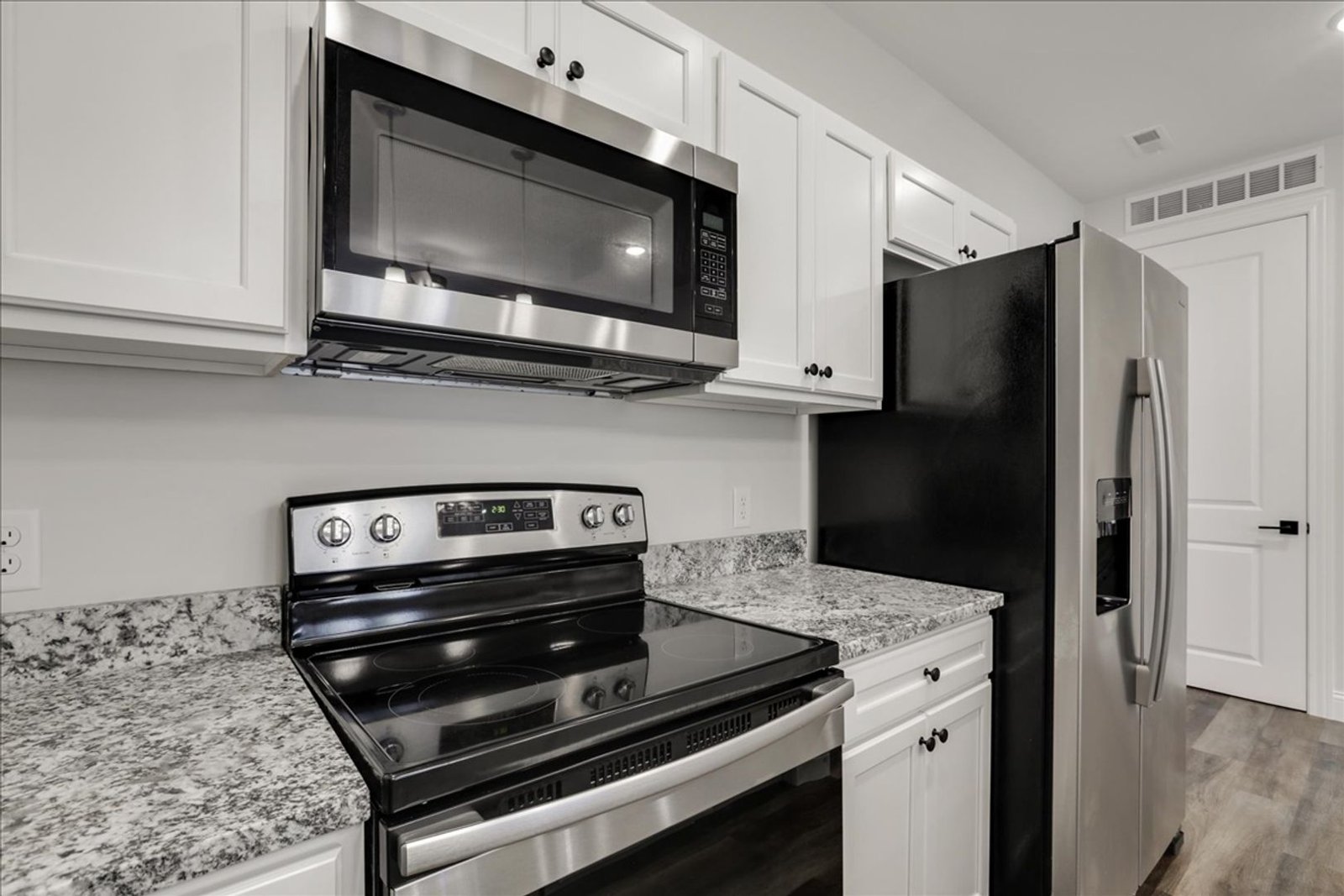 Chateau Suite at 318 State Street — apartment listing photo 4