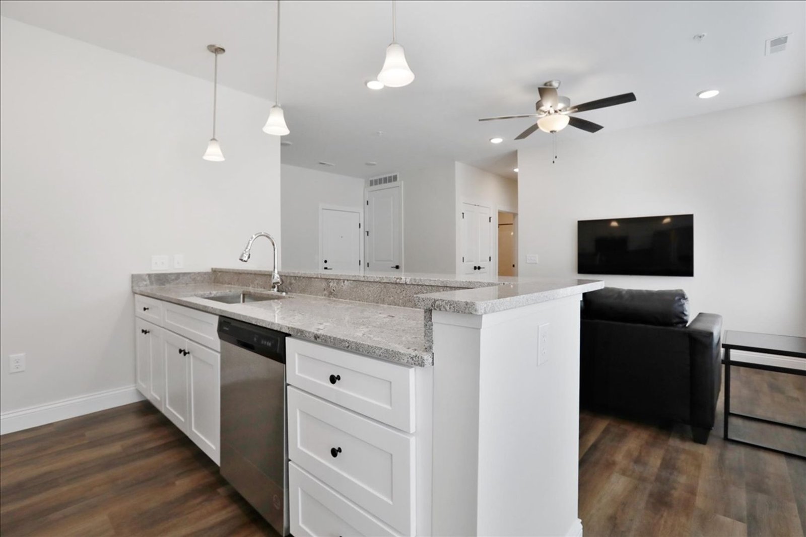 The Oasis at 318 State Street — apartment listing photo 4